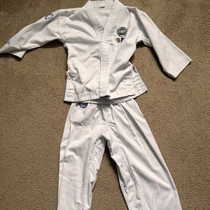 Child’s taekwondo uniform size 130